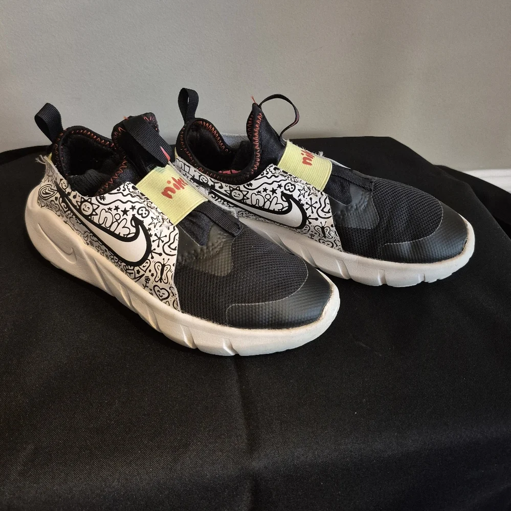 Shoes - Picture 3 of 4